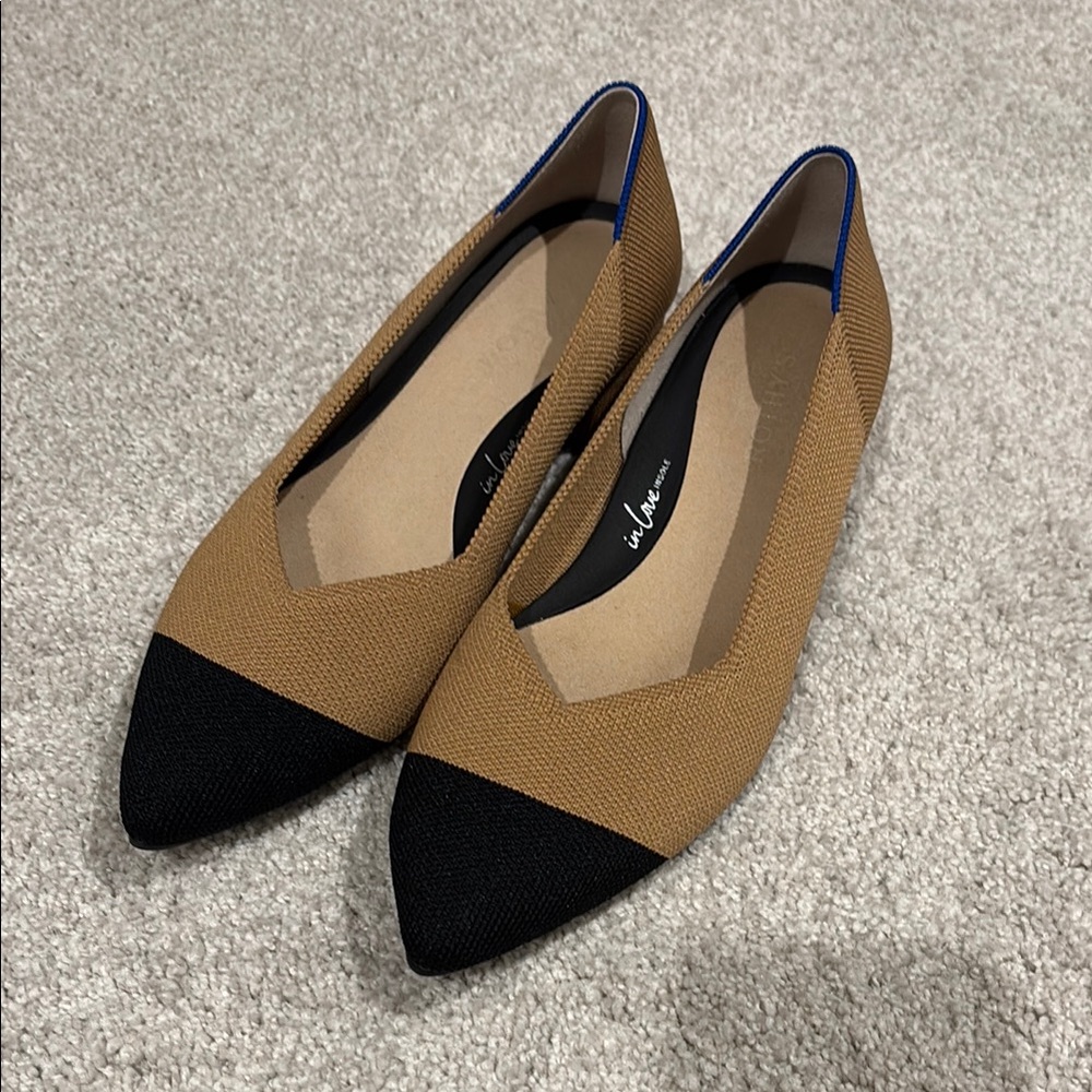 Women's Tan and Black Flats